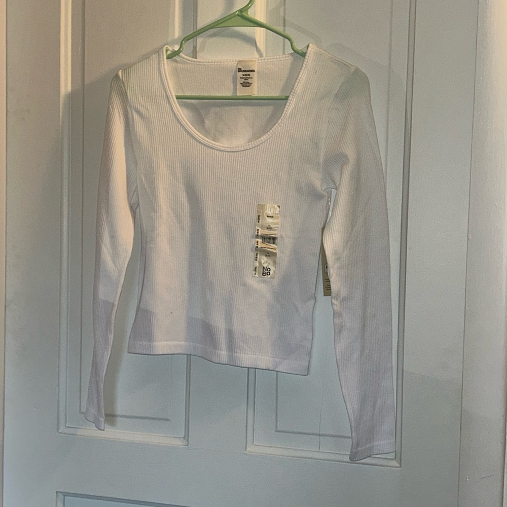 NWT No Boundaries Seamless Scoop Neck